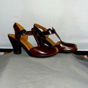 Born Women's Brown Sandals
